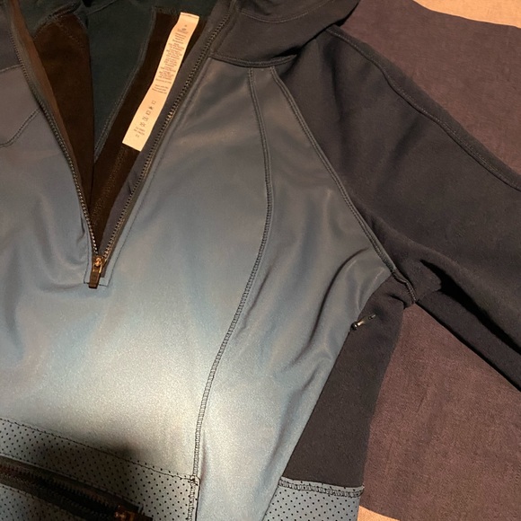 Lululemon reflective hoodie size 6 - Picture 6 of 12